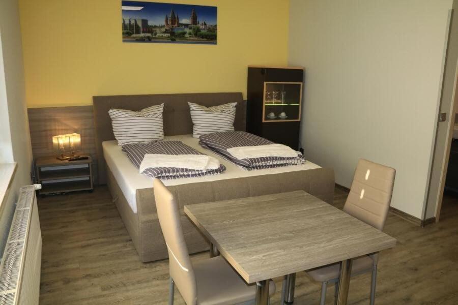 Pension Florion Бернбург Экстерьер фото